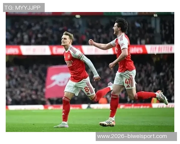 拉亚飞身扑救荣膺英超12月最佳扑救展现惊人反应能力