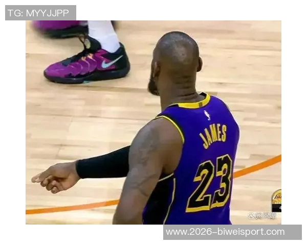 詹姆斯湖人生涯表现低迷第四节才拿到第10分令人失望