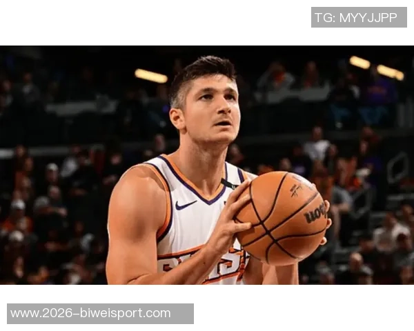 格雷森阿伦称赞布克传球能力称自己会积极跑位配合突破