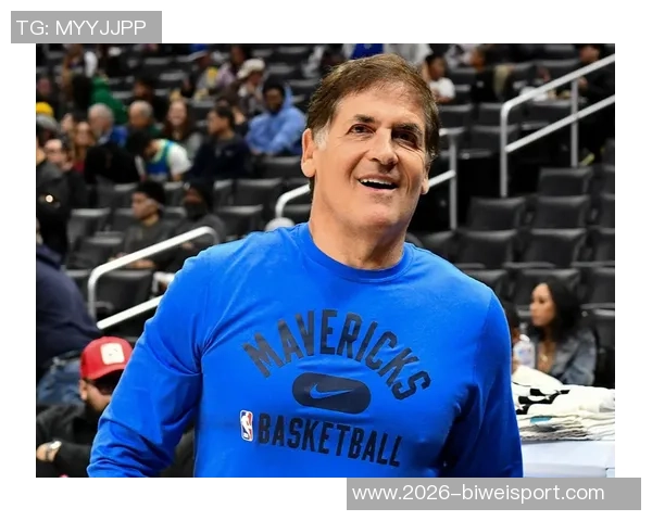 弗拉格因左脚踝扭伤缺席比赛现场观赛与库班同坐展现球队团结精神