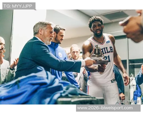 恩比德虽坐板凳却见证队友逆转精彩时刻贡献25分7篮板5助攻致敬登哥